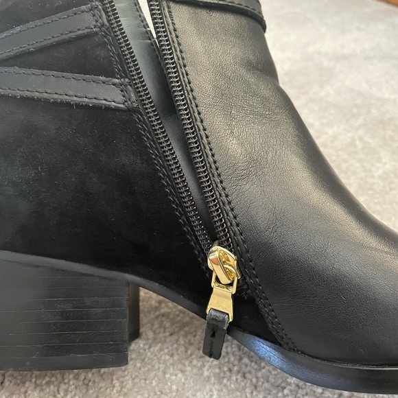 Ralph Lauren “Damara” leather & suede bootie size 9. - Picture 6 of 7